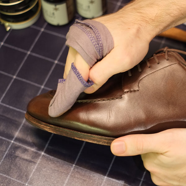 Apply the shoe polish on shoes